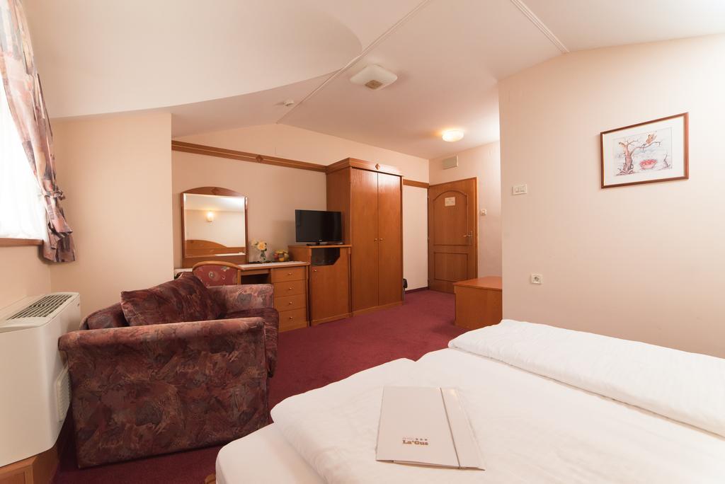 Hotel Lagus Gornji Kneginec Buitenkant foto
